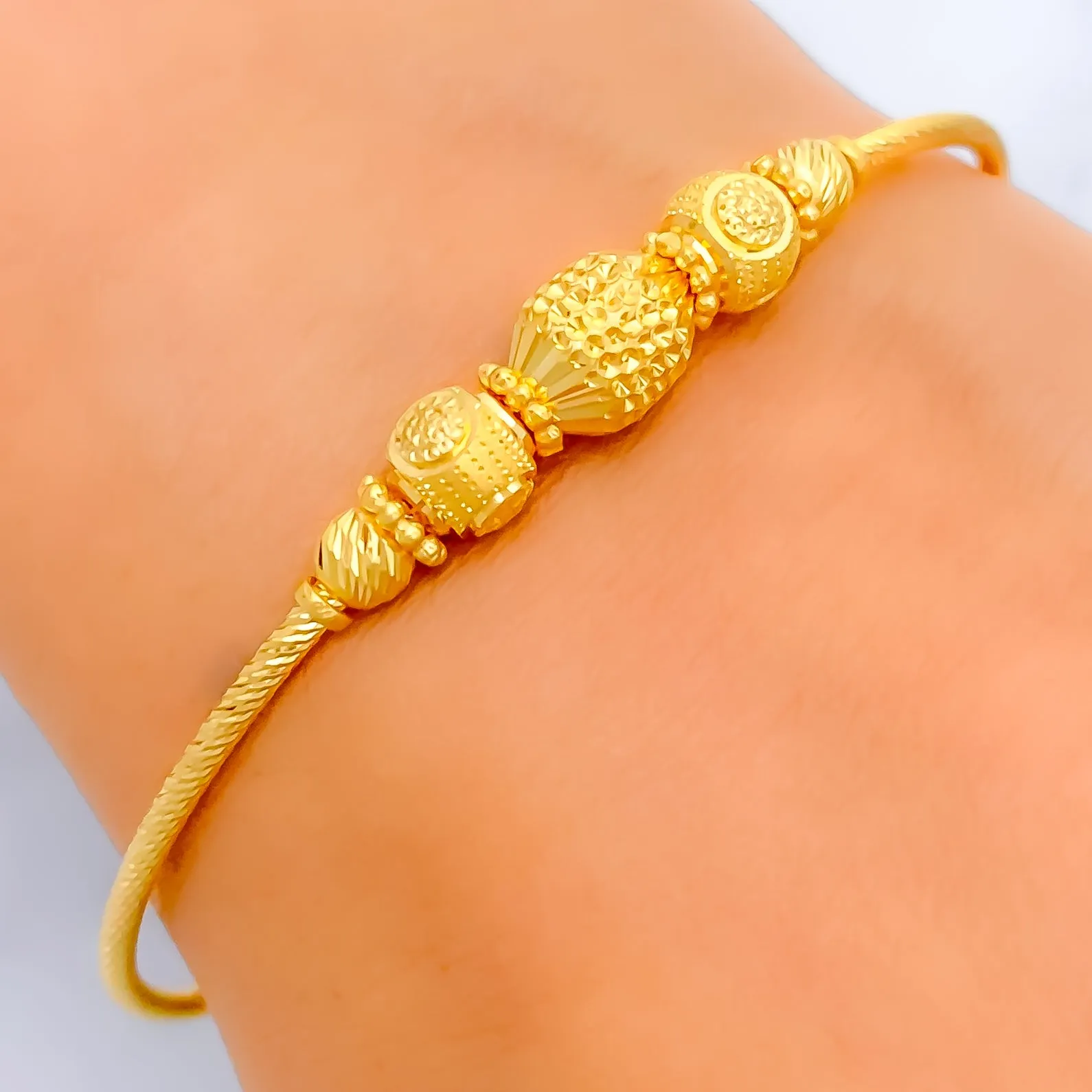 Attractive Textured 22k Gold Bangle Bracelet