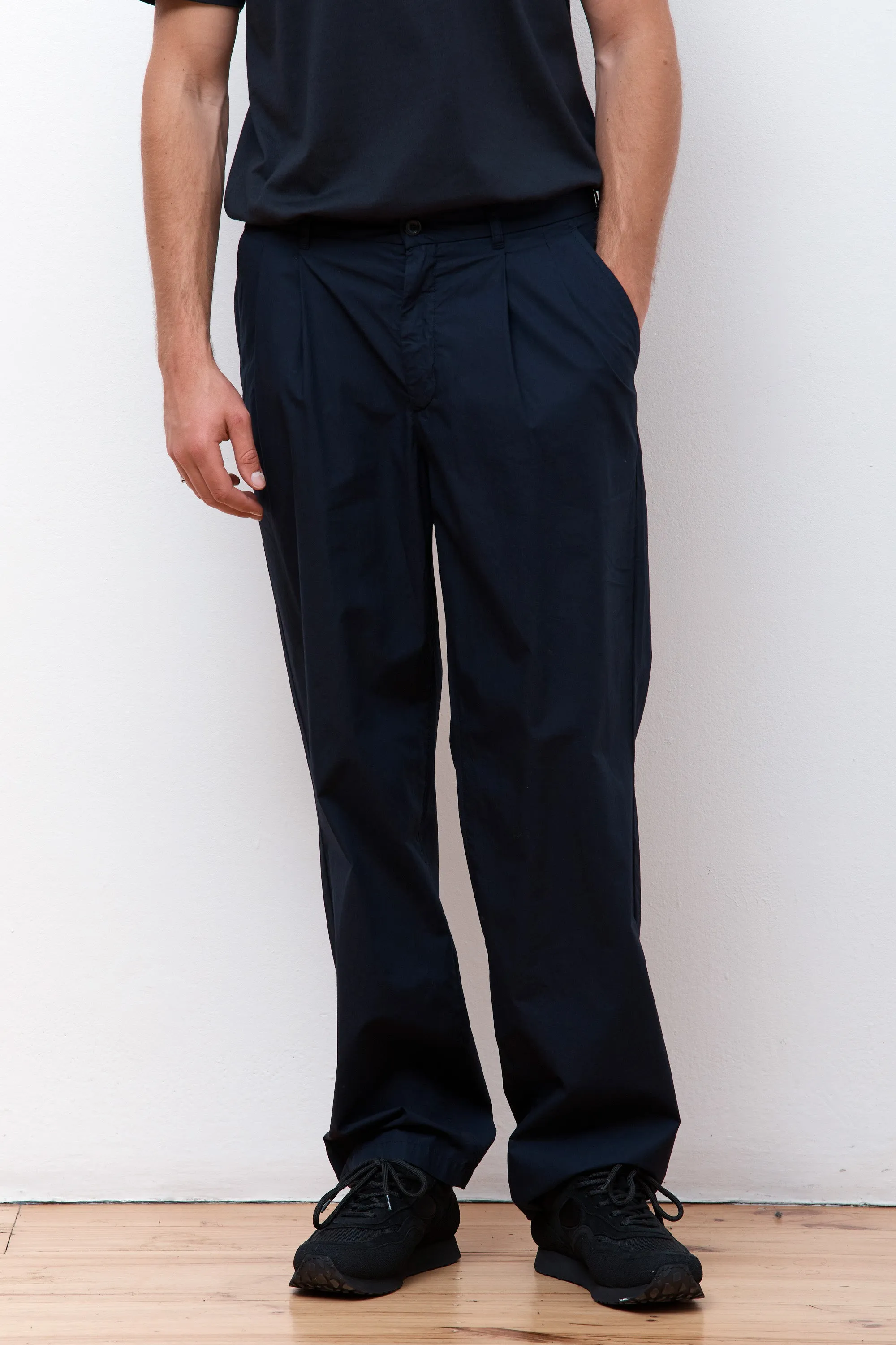 Benn Relaxed Pleated Trouser Dark Navy