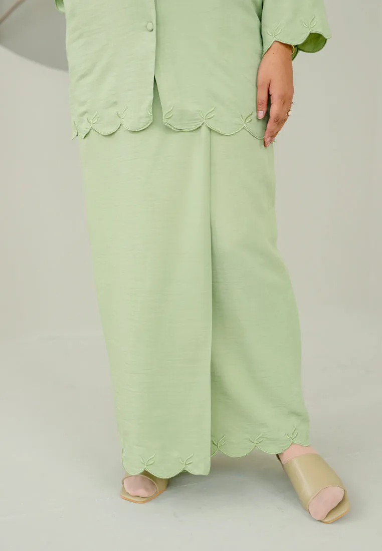 Nyaman Kurung (Apple Green)