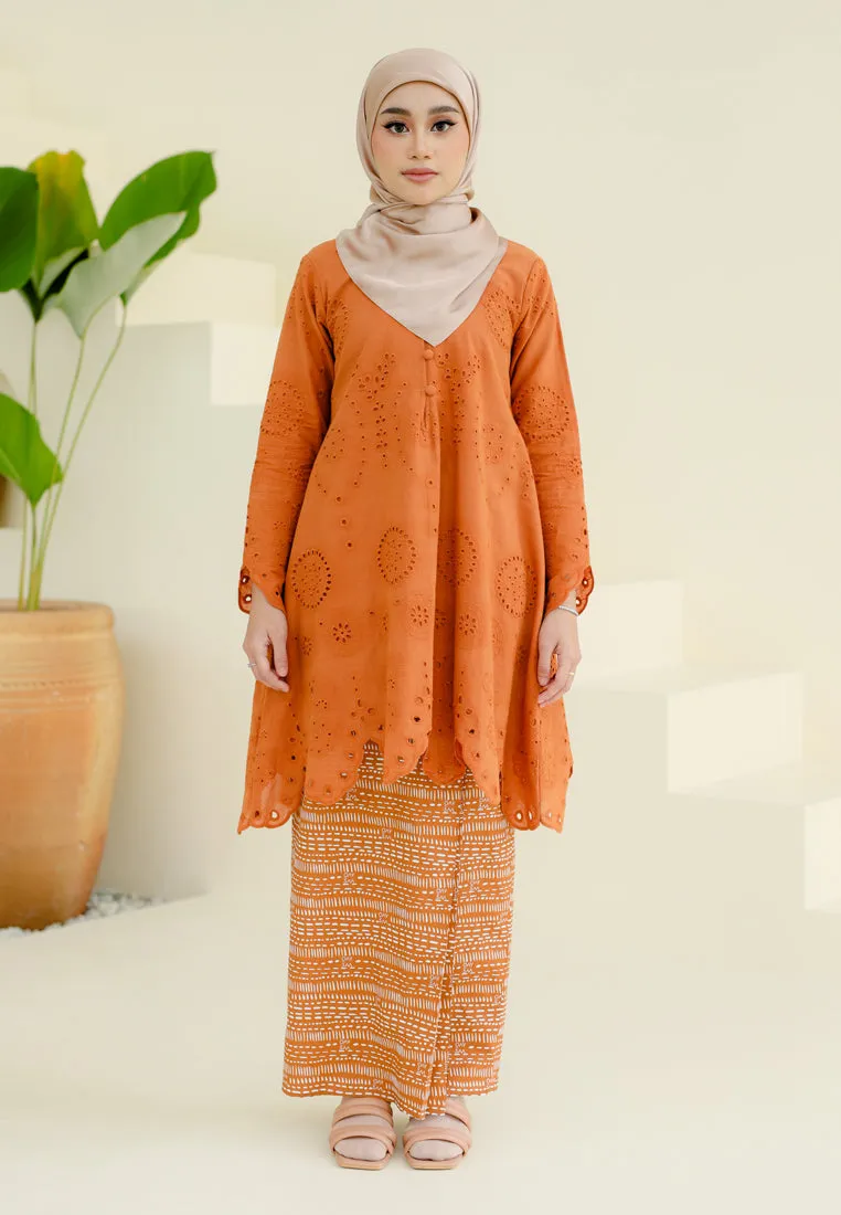 Sepadan Kurung (Burnt Orange)