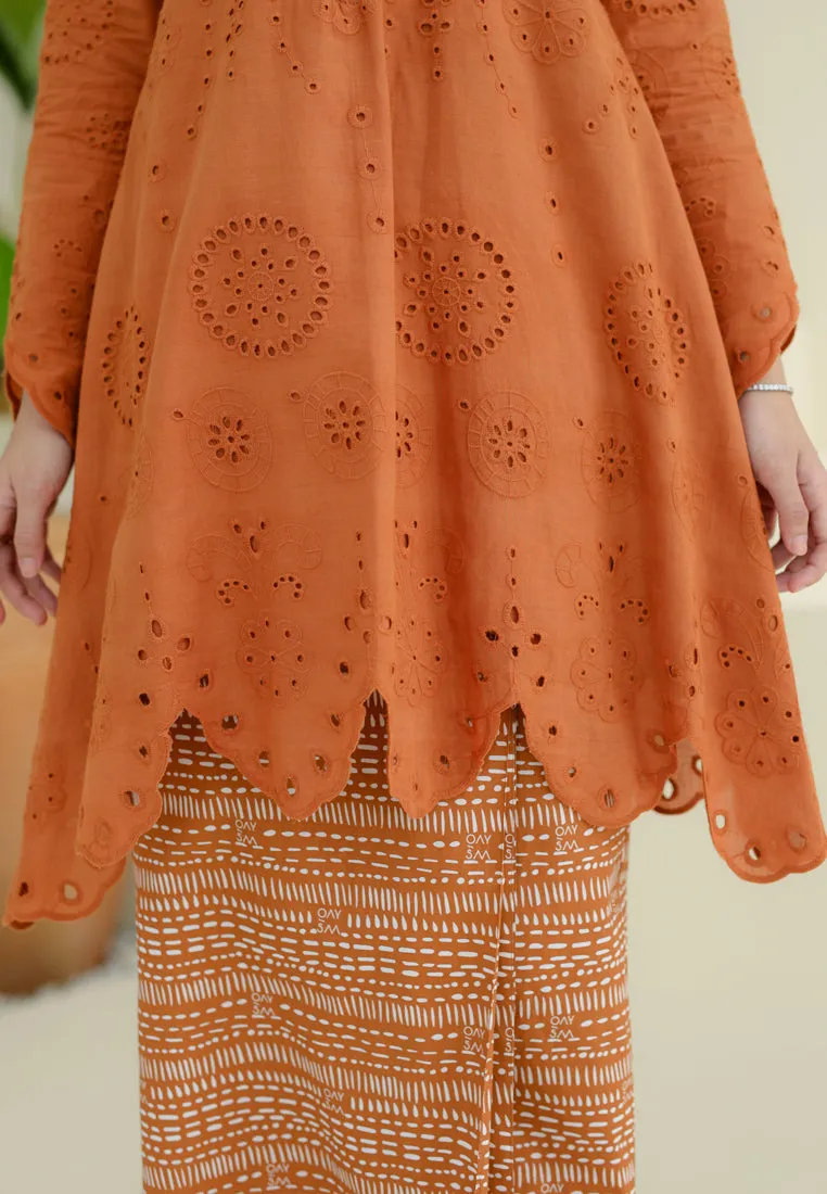 Sepadan Kurung (Burnt Orange)