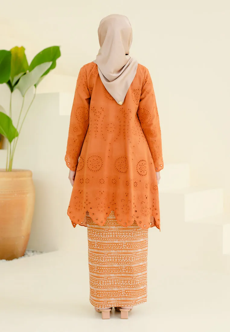 Sepadan Kurung (Burnt Orange)