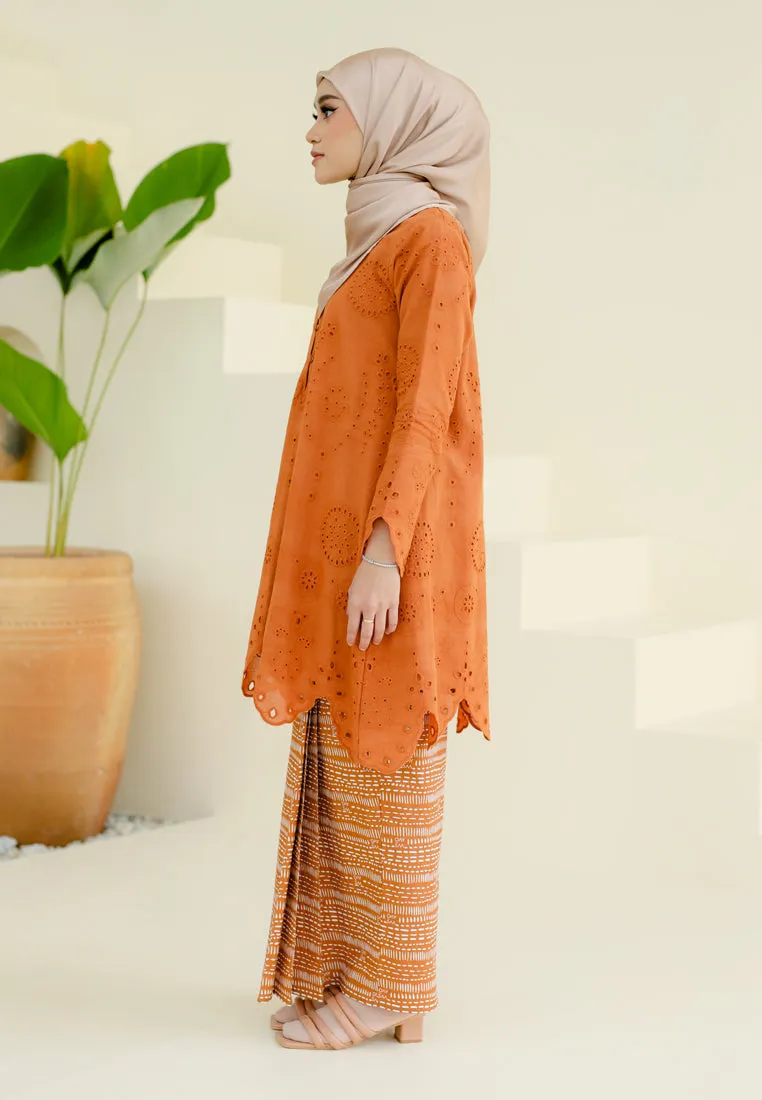 Sepadan Kurung (Burnt Orange)