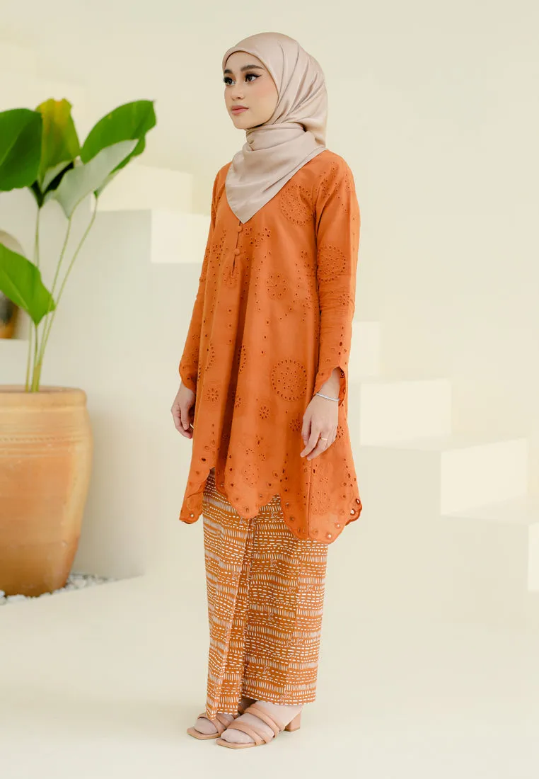 Sepadan Kurung (Burnt Orange)