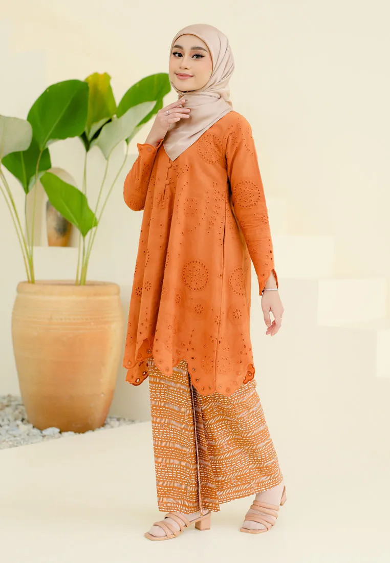 Sepadan Kurung (Burnt Orange)