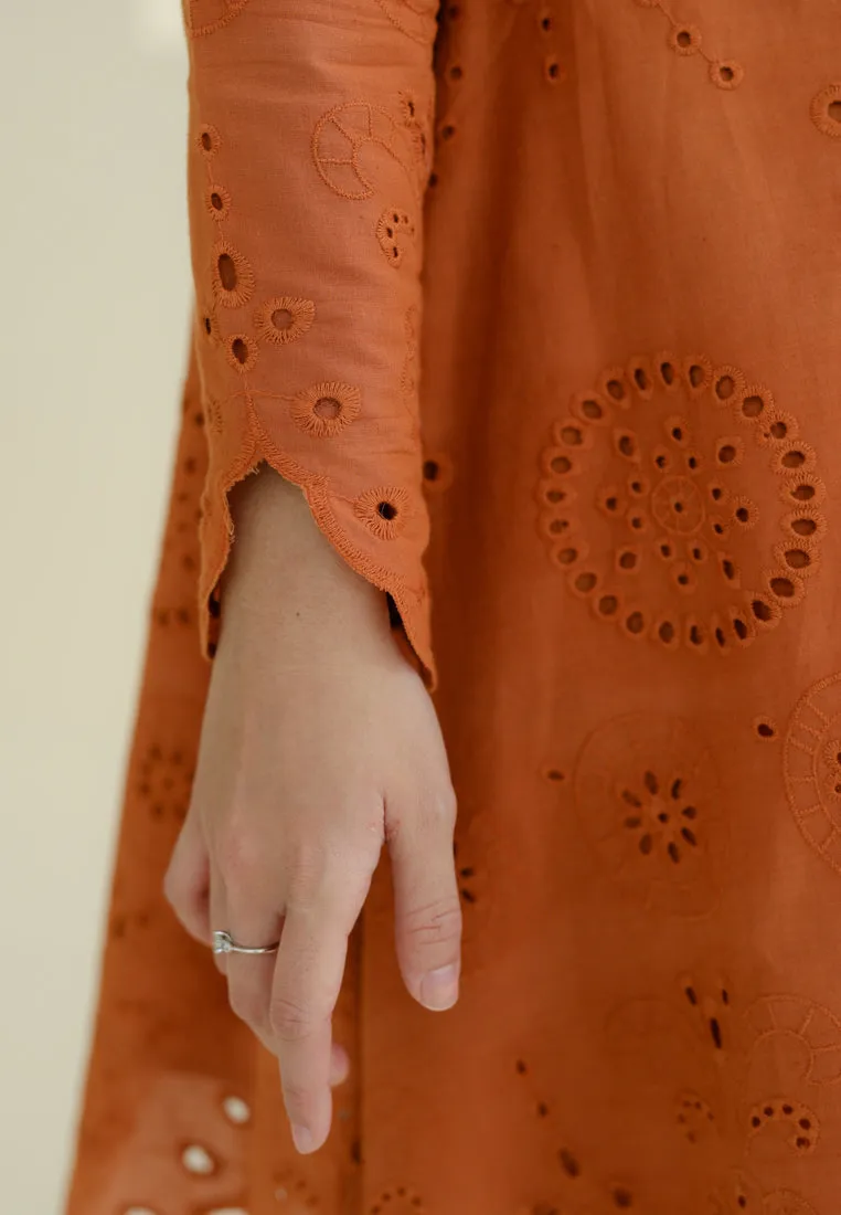 Sepadan Kurung (Burnt Orange)