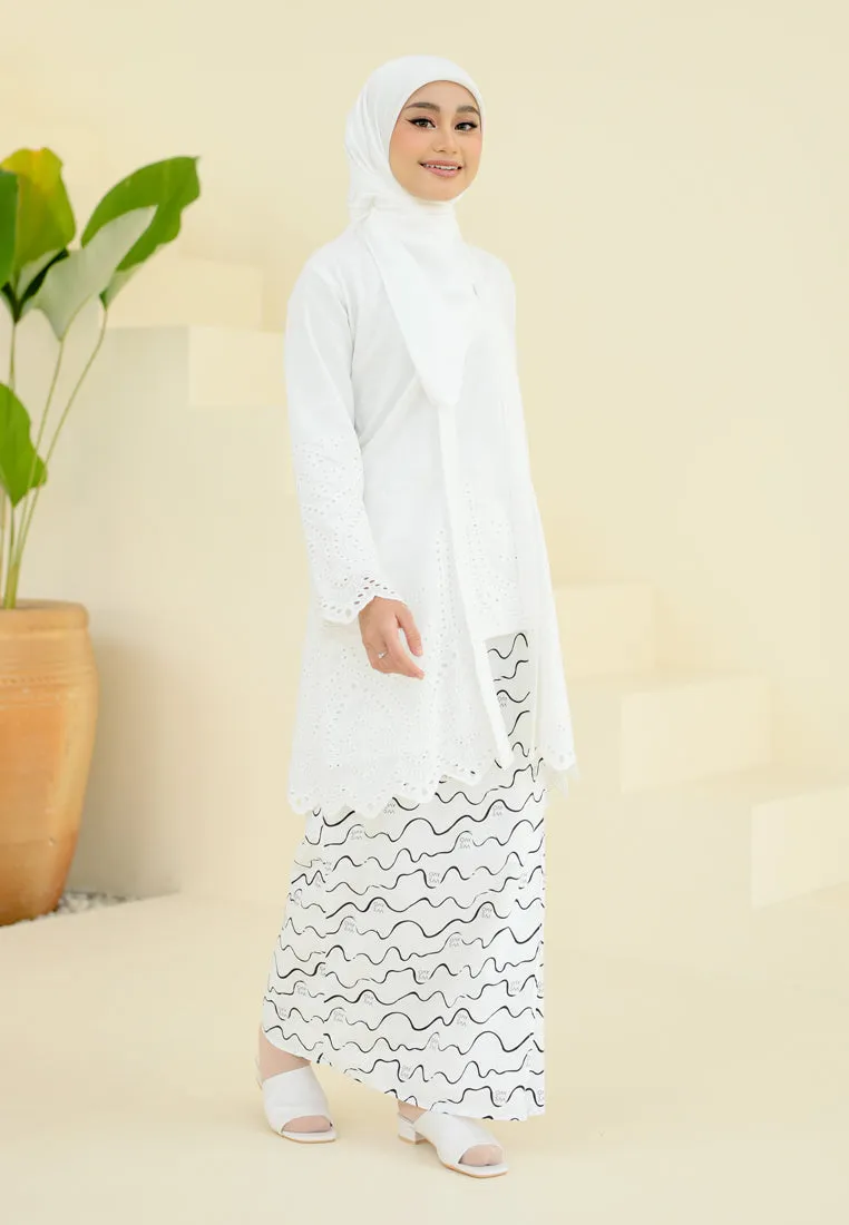 Serentak Kurung (White)